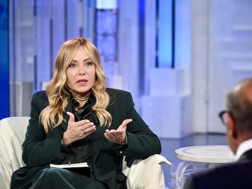 Tetto agli stranieri in classe, Meloni: “È buon senso, anche Mattarella da ministro lo indicava”