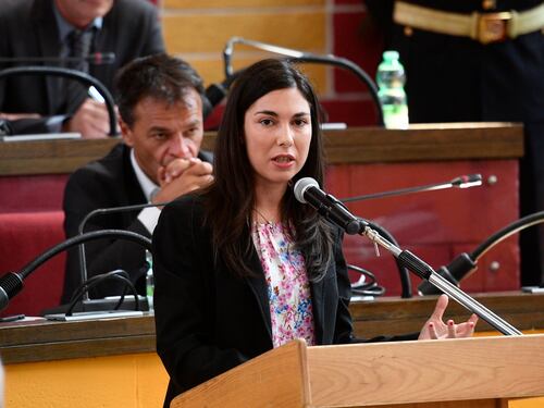 Di Maio e Casalino scaricano la Sarti: "La sua espulsione è doverosa"
