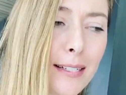 Maria Sharapova, regalino ai fan: questo è il mio numero scrivetemi