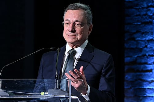 Intelligenza artificiale, l'allarme di Mario Draghi: "Colmare divario con Usa e Cina"