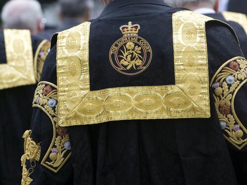 Gran Bretagna, torna a casa la bambina cristiana affidata a una famiglia musulmana