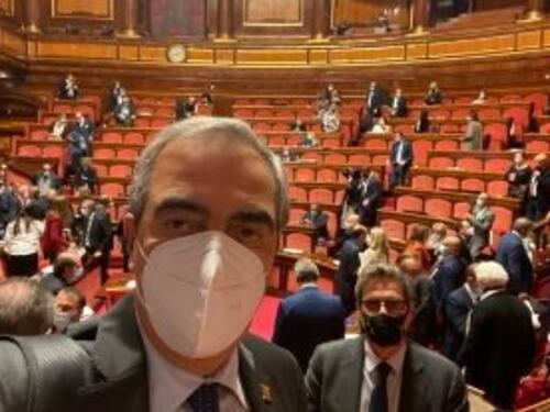 I grillini votano qualsiasi cosa. Gasparri asfalta il M5s