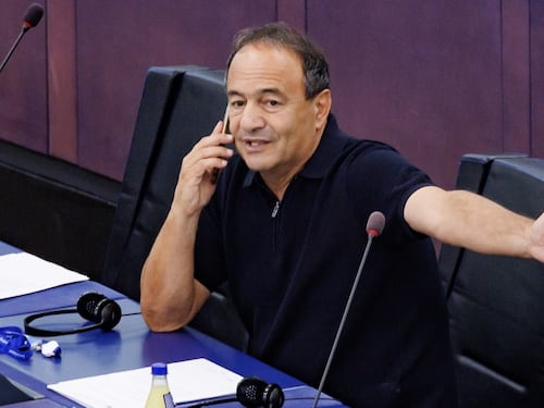 Mimmo Lucano perde la poltrona e lascia più di 3 milioni da far pagare ai cittadini