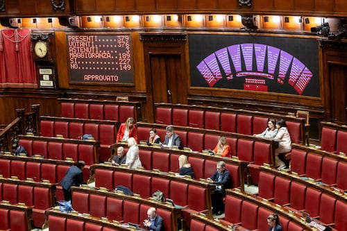 Legge elettorale, il governo incassa le prime fiducie. Centrodestra compatto
