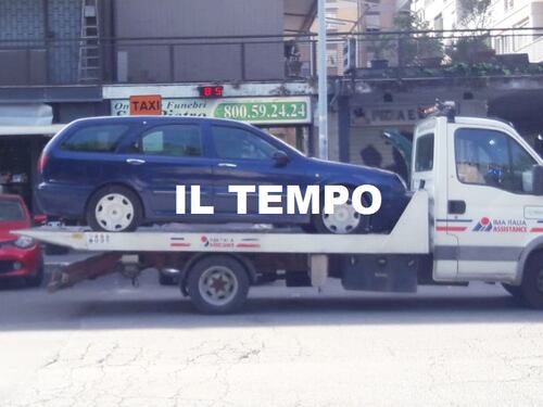 L'auto dei rom di Casal Bruciato? Targa falsa e senza assicurazione