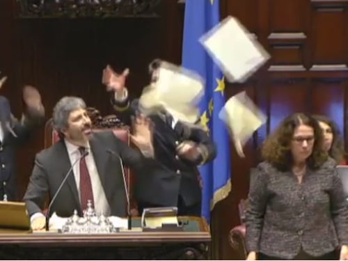 Scontro alla Camera sul referendum. Fico sbotta e poi si scusa