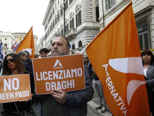 Passano gli emendamenti di Fratelli d'Italia: finalmente addio al green pass