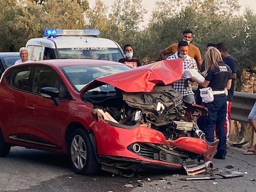 Scontro tra due auto sull'Ardeatina: tre feriti tra cui un bambino di due anni