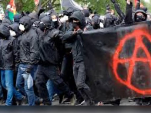 Cospito, l'anarchico è libero di lasciarsi morire senza minacciare lo Stato