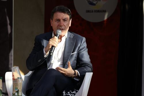Commissione Covid, Conte alle corde è costretto a un mezzo passo indietro