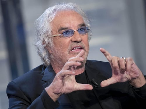 A Matteo Renzi resta solo Flavio Briatore