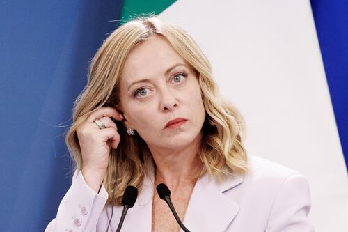 Minacce a Il Tempo, solidarietà da Meloni a Renzi: "Ignobile attacco alla libertà di informazione"
