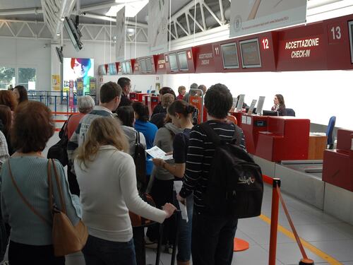 Ideona Pd: vuoi partire? Paga 2 euro. Nel decreto fiscale la tassa sui viaggi in aereo