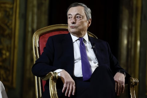 Economia, famiglie più povere col governo Draghi: i dati inchiodano l’ex premier