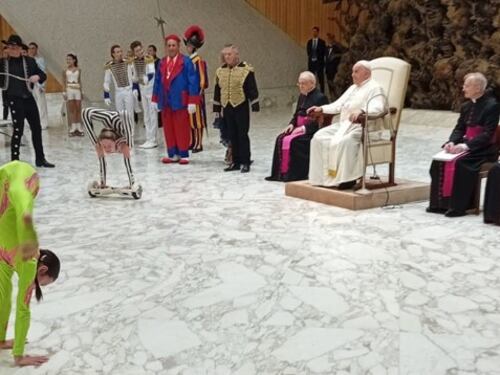 Papa Francesco ringrazia i ragazzi del circo: "Gioia gratuita"