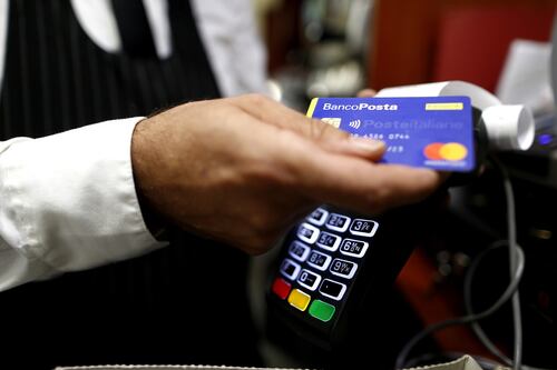 Manovra, sale fino a 60 euro l’esenzione dall’obbligo del pos