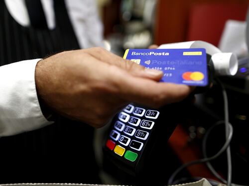 Manovra, sale fino a 60 euro l’esenzione dall’obbligo del pos