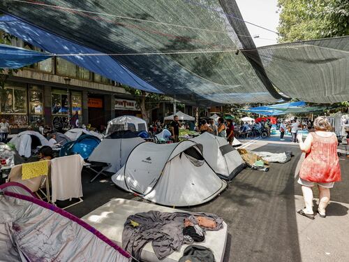 Il "camping" di Spin Time ha le ore contate. Si lavora per spostare 200 persone