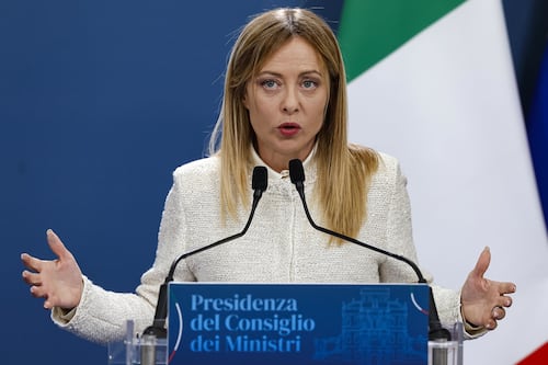 Roma, condanna a 3 mesi per l’uomo che minacciò Meloni sui social: “A testa in giù a sgocciolare”
