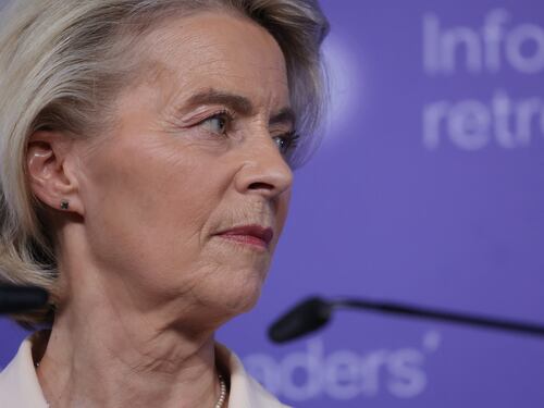 Ue, ira di von der Leyen che richiama i commissari: stretta sul “vizietto” nella Commissione