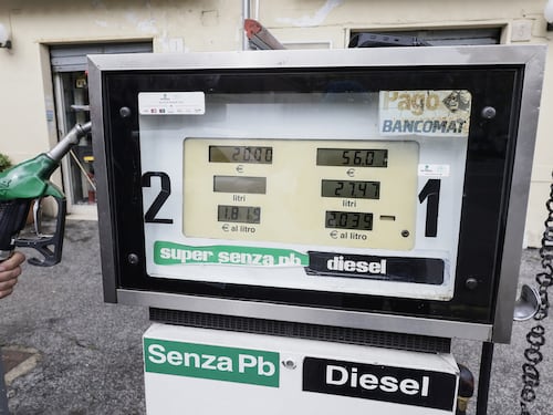 Prezzi benzina, salgono ancora i costi: carburanti ai massimi da oltre due anni e mezzo