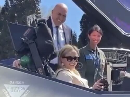 Selvaggia Lucarelli, graffio a Meloni sul jet: "Istituto Luce". Cosa le rispondono