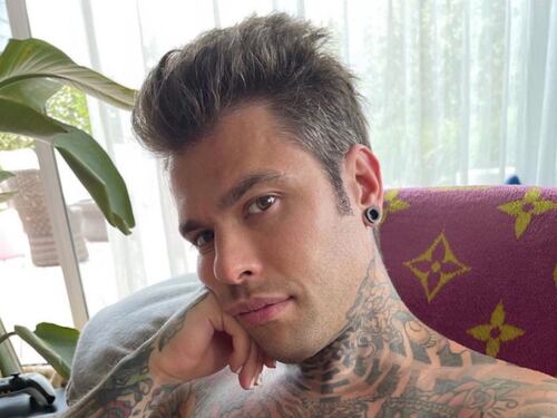 Offese ai carabinieri e istigazione a delinquere: nuova denuncia e guai per Fedez per "Tu come li chiami"