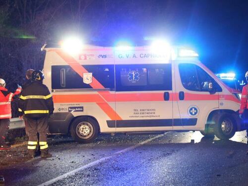 Incidente tra scooter e auto, muoiono due 30enniAutomobilista indagato per omicidio stradale