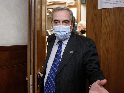 Dopo Mattarella anche Gasparri concede il bis. La nuova Ode Quirinale