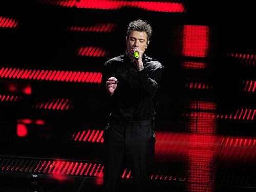 Sanremo 2025, date una penna a Fedez e vi dirà chi è. Rose Villain "pret" piace
