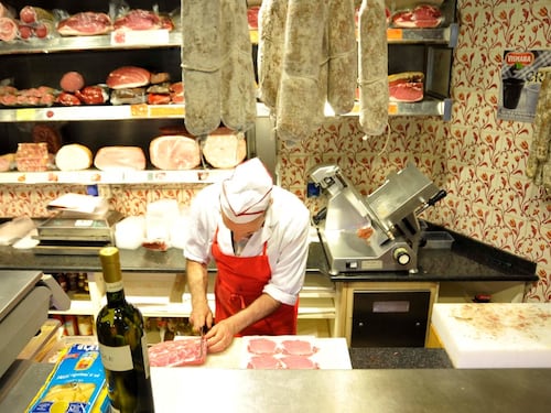 Fare la spesa in Italia costa l'11% in più