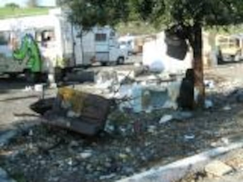 Blitz del Comune tra i Rom della Magliana