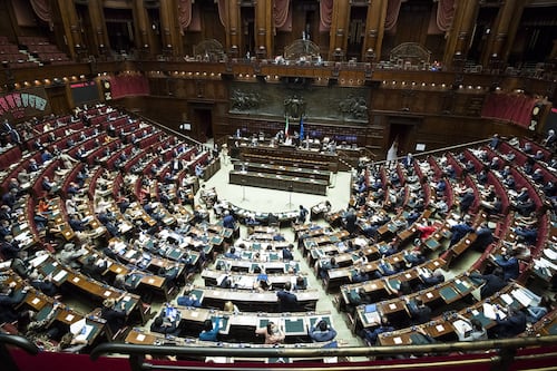 La Camera conferma il taglio ai vitalizi. Niente rimborso per 900 ex deputati
