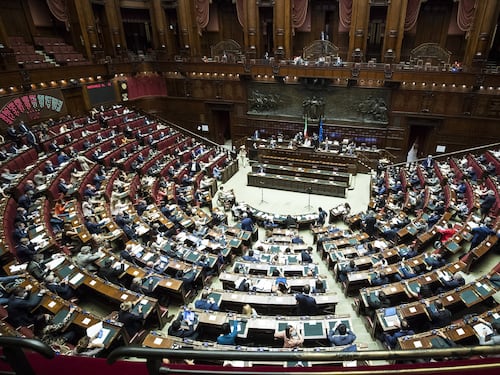 La Camera conferma il taglio ai vitalizi. Niente rimborso per 900 ex deputati