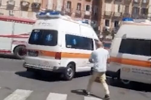 Cagliari, furgone piomba sui tavoli di un bar in centro: panico e feriti
