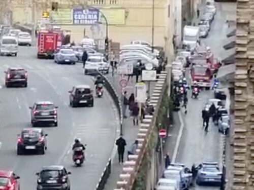La protesta contagia Regina Coeli. Roghi nel carcere, arrivano i pompieri