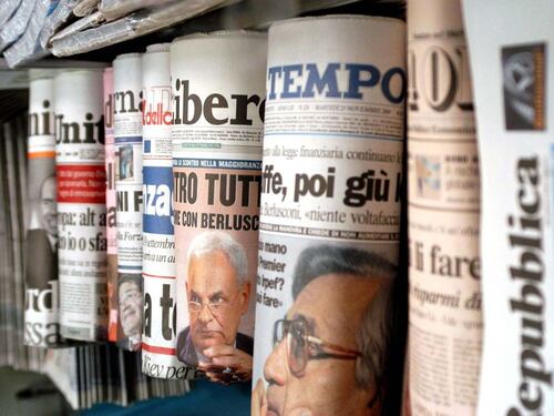 Giornali rubati su Telegram. Scattano i sequestri