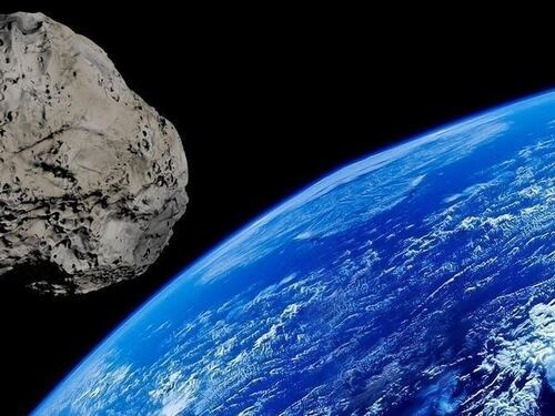 Asteroide più grande di un grattacielo si dirige verso la Terra