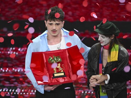 A Sanremo vince Olly. Sorpresa Lucio Corsi al secondo posto. Proteste per Giorgia e Lauro fuori dalla cinquina