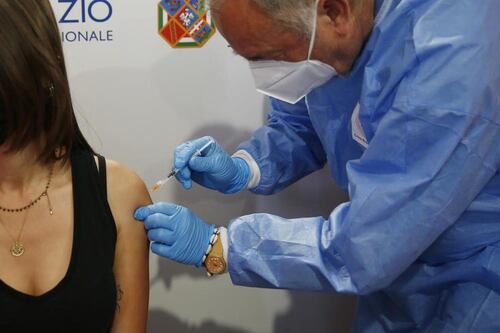 "Vaccinate donne incinte, in allattamento e bambini", riparte il pressing sul ministro Speranza