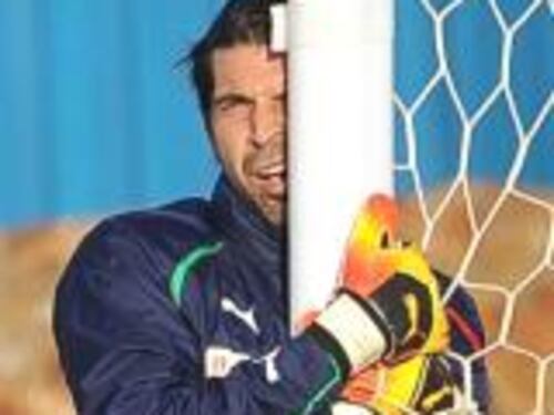 Bufera Buffon, il calcio si spacca