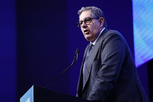 Toti dice addio alla politica. Poi apre a Pier Silvio Berlusconi: "Sarei disposto"