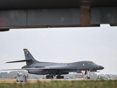 Volevano far saltare la base Raf usata dagli Usa: la pista iraniana e l’allarme ignorato
