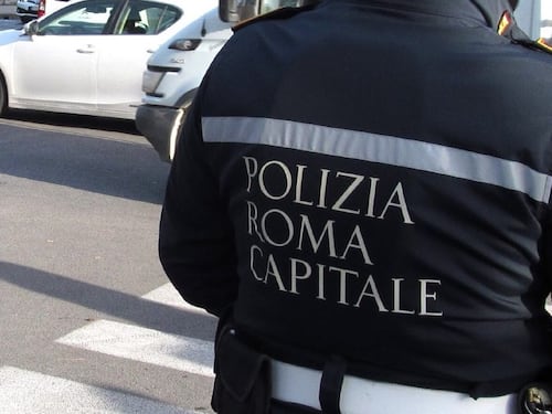 Trovato uomo morto a Roma. Il cadavere in un camion a piazza Zama