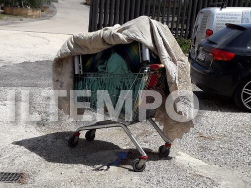 Ceccano, cadavere nel carrello della spesa. Indagano i carabinieri