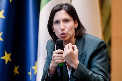 Supermedia sondaggi, doccia gelata per il Pd: quasi un punto di calo. Sorride Calenda