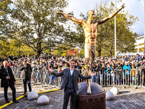 Ibrahimovic diventa una statua: "Sono il migliore"