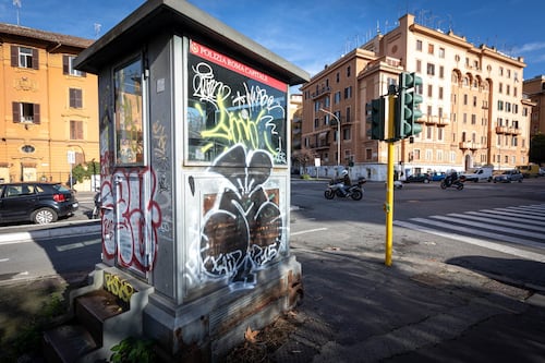 Sessanta gabbiotti dei vigili su 82 da smantellare ma mancano i fondi