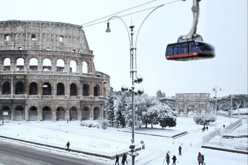 Neve a Roma e Raggi in Messico: sui social fioccano le vignette