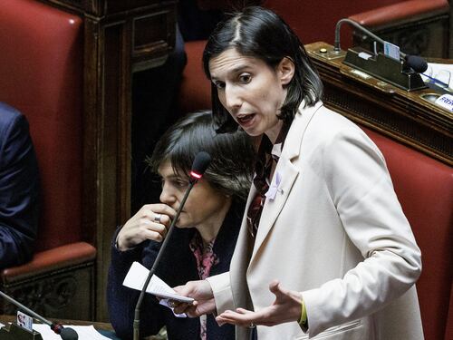 Segreteria Pd, Schlein già perde pezzi. "Rivolta", fuga verso il Terzo polo